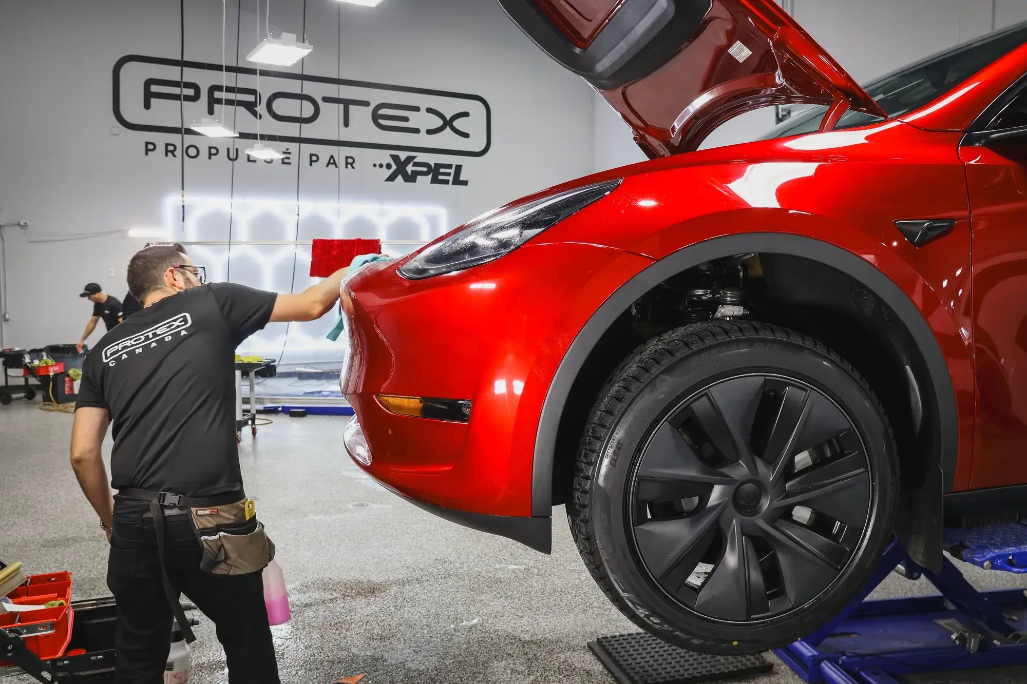 DAT- Automotive - 2024 tesla mdle 3 - red - XUP - FF - LAV-2